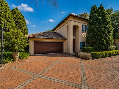 4 Bedroom Townhouse For Sale in Pretoria - eTjP.webp