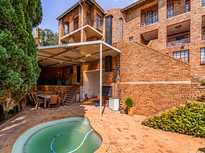 6 Bedroom House For Sale in Pretoria - dFlp.webp