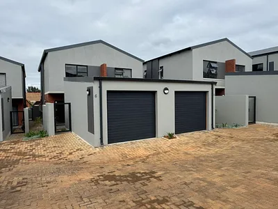 2 Bedroom Townhouse To Rent in Pretoria - uRBm.webp