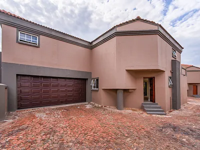 4 Bedroom House For Sale in Pretoria - img