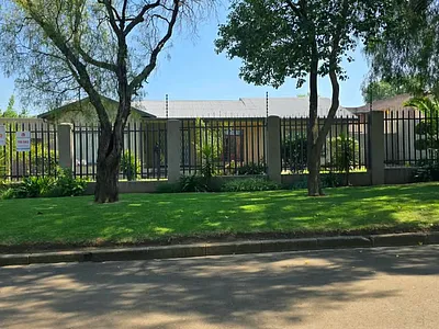 3 Bedroom House For Sale in Germiston - QzeO.webp