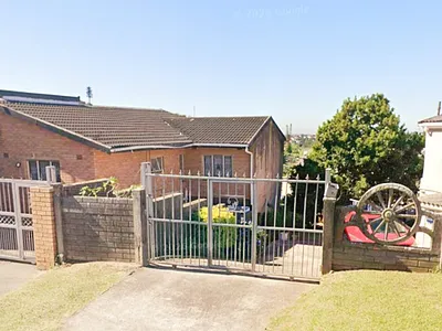 4 Bedroom House For Sale in Chatsworth - img