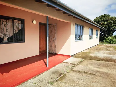 4 Bedroom House For Sale in Chatsworth - img