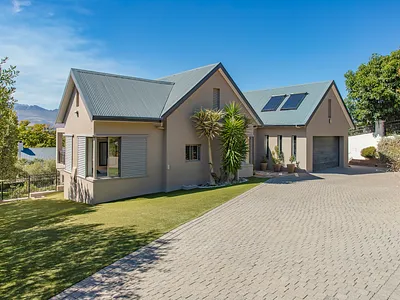 5 Bedroom House For Sale in Paarl - gXLr.webp