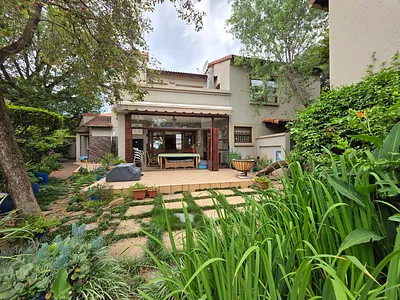 5 Bedroom Townhouse To Rent in Pretoria - demR.webp
