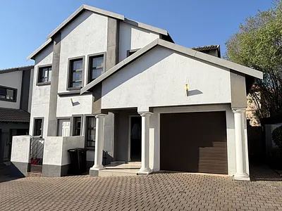 3 Bedroom Townhouse For Sale in Pretoria - idxj.webp