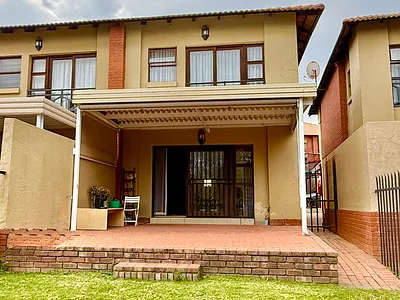 3 Bedroom Townhouse For Sale in Pretoria - dcMO.webp