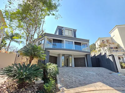 4 Bedroom Townhouse For Sale in Pretoria - P9kB.webp