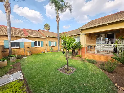 2 Bedroom Townhouse For Sale in Pretoria - pA9Z.webp