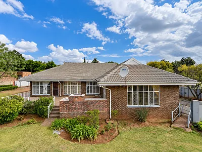 4 Bedroom House For Sale in Centurion - CmjL.webp
