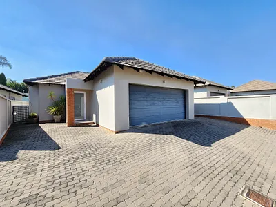 3 Bedroom Townhouse For Sale in Pretoria - img