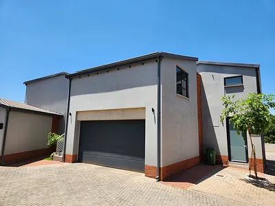 3 Bedroom Townhouse For Sale in Pretoria - Jxeq.webp