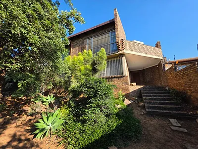 3 Bedroom Townhouse For Sale in Pretoria - lKKO.webp