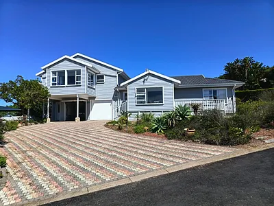 4 Bedroom House For Sale in Groot Brakrivier - s13U.webp