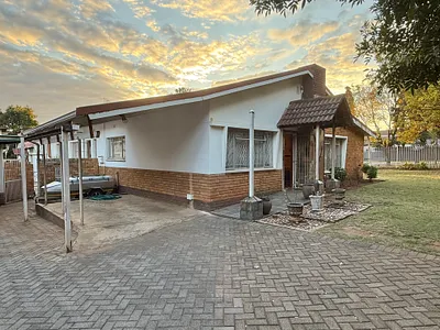 5.5 Bedroom House For Sale in Centurion - ZtOL.webp