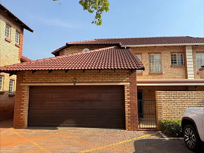 3 Bedroom Townhouse For Sale in Pretoria - img