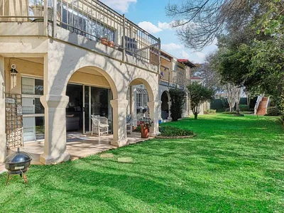 2 Bedroom Apartment For Sale in Sandton - J4h8.webp