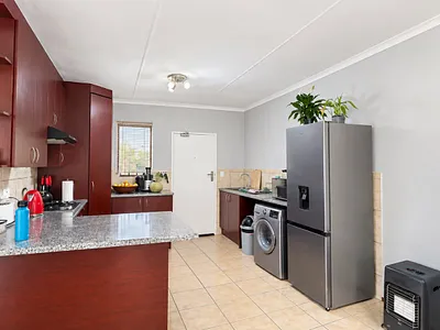 2 Bedroom Apartment To Rent in Randburg - img