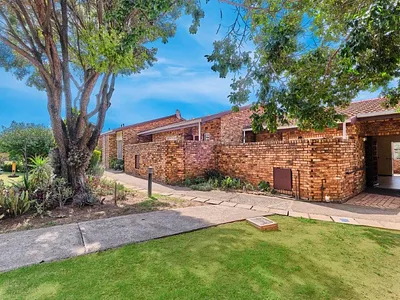 1 Bedroom Townhouse For Sale in Randburg - O7PX.webp