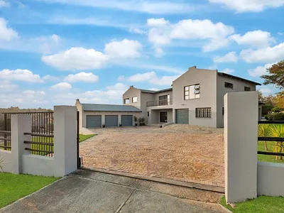 5 Bedroom House For Sale in Randburg - 4xL9.webp
