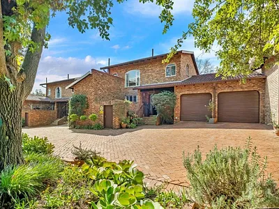 3 Bedroom Townhouse For Sale in Sandton - UGci.webp