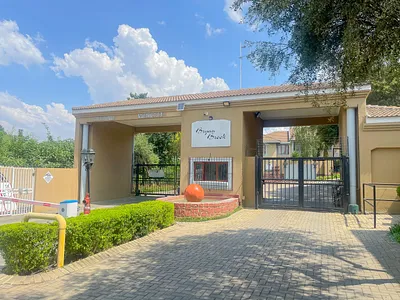 2 Bedroom Townhouse For Sale in Sandton - ROBb.webp