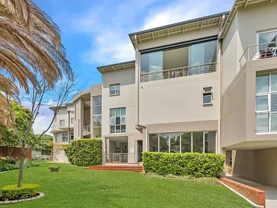 2 Bedroom Apartment For Sale in Sandton - img