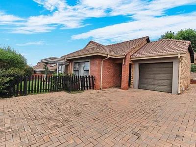 2 Bedroom Townhouse For Sale in Randburg - iIOG.webp