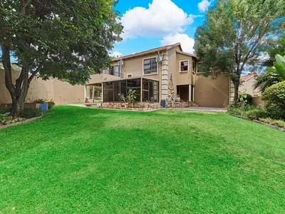 3 Bedroom House For Sale in Sandton - Xc64.webp