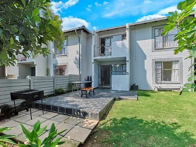 2 Bedroom Apartment For Sale in Sandton - hSvz.webp