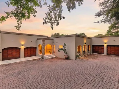 5 Bedroom House For Sale in Sandton - img