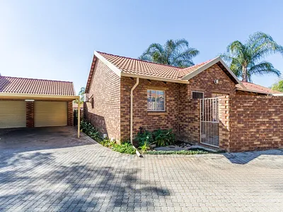2 Bedroom Townhouse For Sale in Pretoria - fYs5.webp