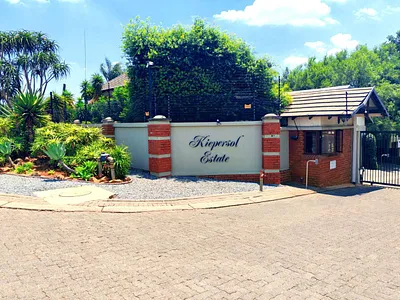 3 Bedroom Townhouse For Sale in Pretoria - 5MWX.webp
