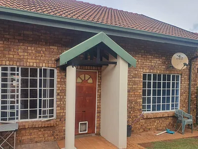 4 Bedroom Townhouse For Sale in Centurion - uwNU.webp