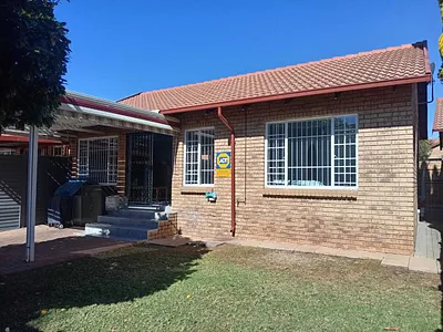 2 Bedroom Townhouse For Sale in Pretoria - TKmM.webp