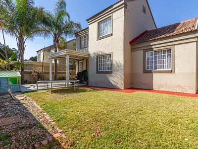3 Bedroom Townhouse For Sale in Pretoria - JEGw.webp