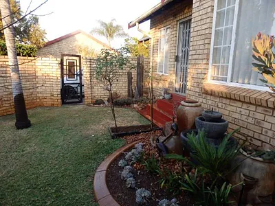 3 Bedroom Townhouse For Sale in Pretoria - 725E.webp