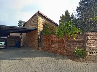 2 Bedroom Townhouse For Sale in Pretoria - 2J5o.webp