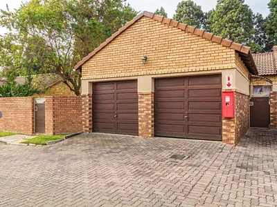 2 Bedroom Townhouse For Sale in Pretoria - img