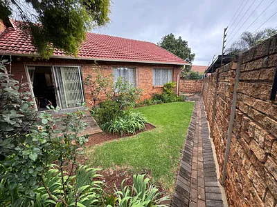 3 Bedroom Townhouse For Sale in Centurion - img