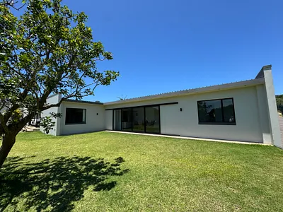 3 Bedroom Townhouse For Sale in Ballito - Bcrb.webp