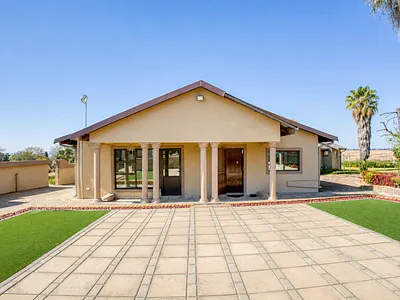 3 Bedroom House For Sale in Randburg - t9n3.webp