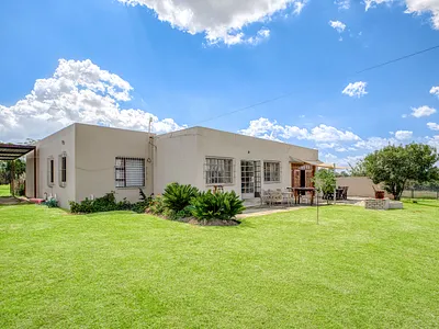 7 Bedroom House For Sale in Randburg - dk0r.webp