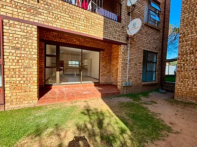 2 Bedroom Apartment For Sale in Roodepoort - OU8J.webp