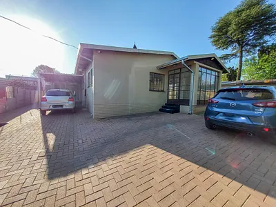 2 Bedroom House To Rent in Johannesburg - FbGW.webp