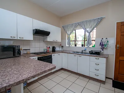 2 Bedroom Apartment For Sale in Roodepoort - sW1U.webp
