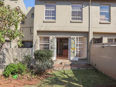 3 Bedroom Townhouse For Sale in Johannesburg - img