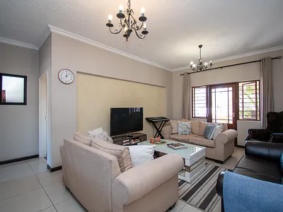 2 Bedroom Apartment For Sale in Sandton - img