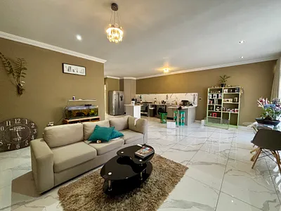 3 Bedroom Townhouse To Rent in Randburg - OUU0.webp