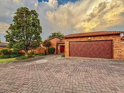 3 Bedroom House For Sale in Randburg - Fr0B.webp